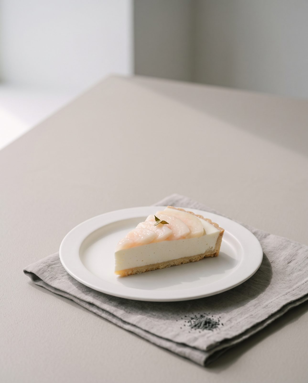 レアチーズと白桃のタルト